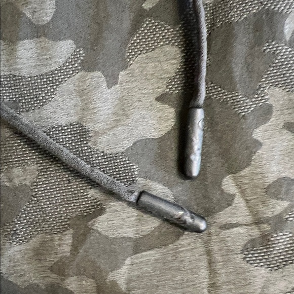 Lululemon T.H.E Short Linerless Mesh Camo 9” - Picture 2 of 7